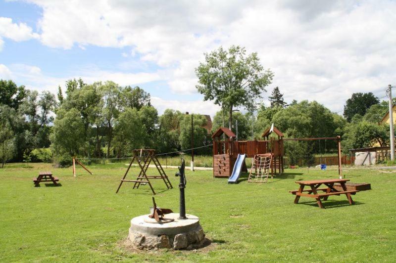 Karpnicka Struga W Dolinie Palacow I Ogrodow Jelenia Gora Bagian luar foto