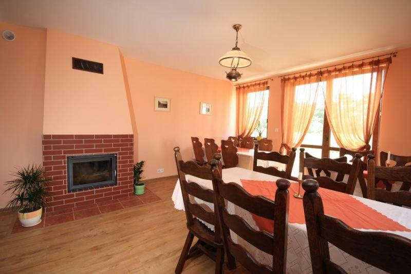 Karpnicka Struga W Dolinie Palacow I Ogrodow Jelenia Gora Bagian luar foto